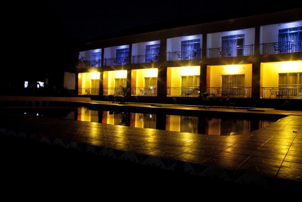 Chamba Valley Exotic Hotel Lusaka Exteriör bild