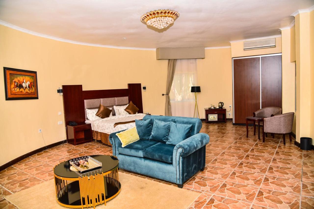 Chamba Valley Exotic Hotel Lusaka Exteriör bild