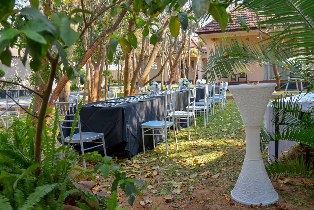 Chamba Valley Exotic Hotel Lusaka Exteriör bild
