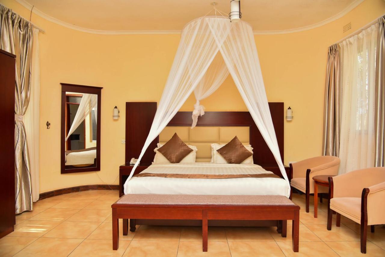 Chamba Valley Exotic Hotel Lusaka Exteriör bild