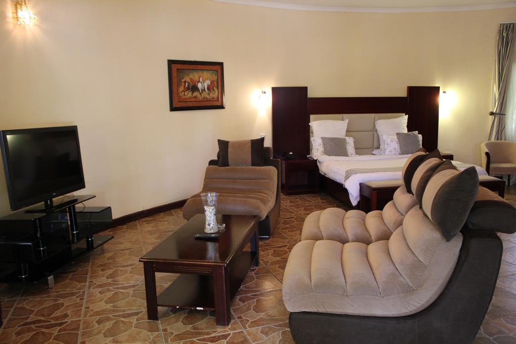 Chamba Valley Exotic Hotel Lusaka Exteriör bild